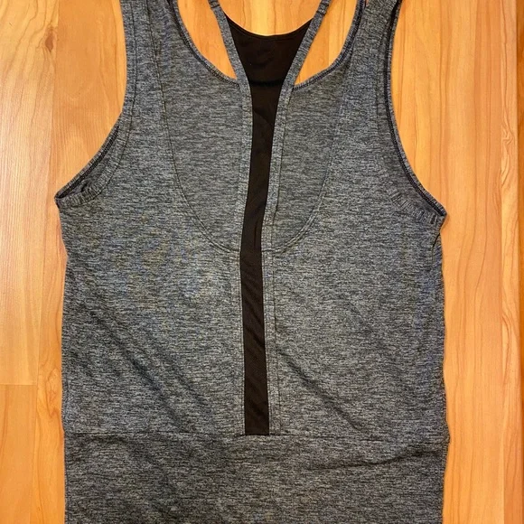 SOLD Women’s Nike Dri Fit Training Tank XS - Picture 5 of 5